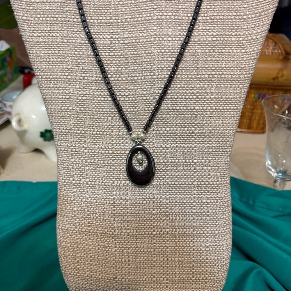 Vintage Hematite Necklace with fancy clasp - Picture 5 of 5